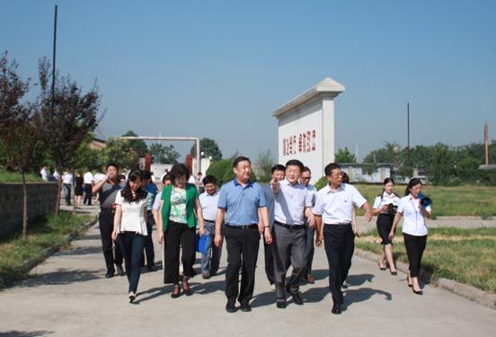市政協(xié)副主席賀韌率領渭南市政協(xié)委員考察組來我司調(diào)研指導工作